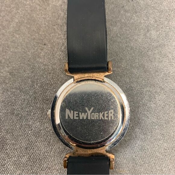 QUARTZ black rubber band round face rhinestone watch - Picture 5 of 6